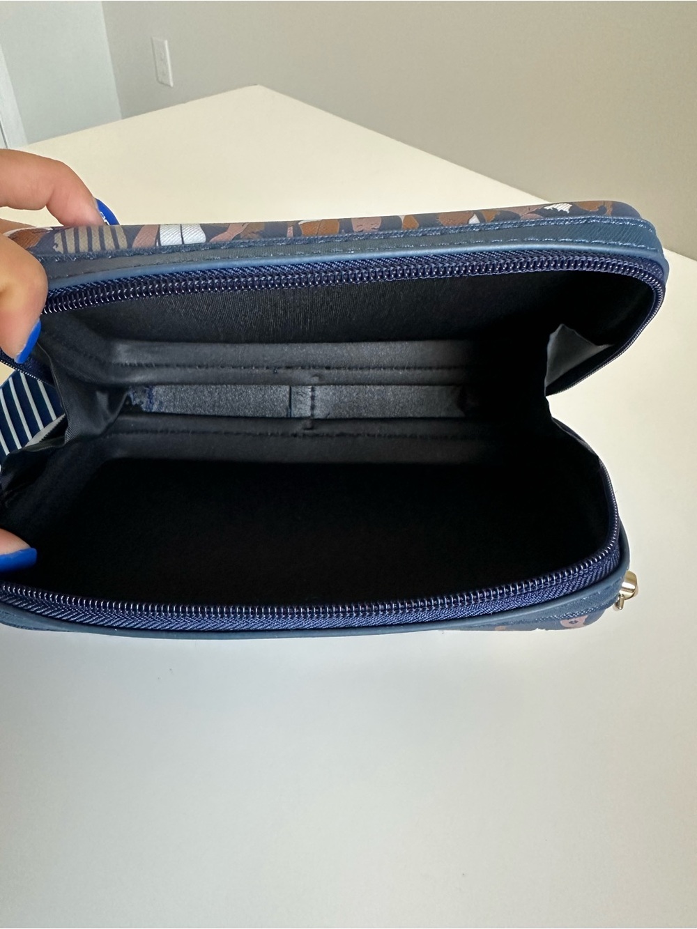 Izzy & Liv Crossbody Bag | Women Empowerment Print | Navy Blue | Gold Hardware - Picture 12 of 13